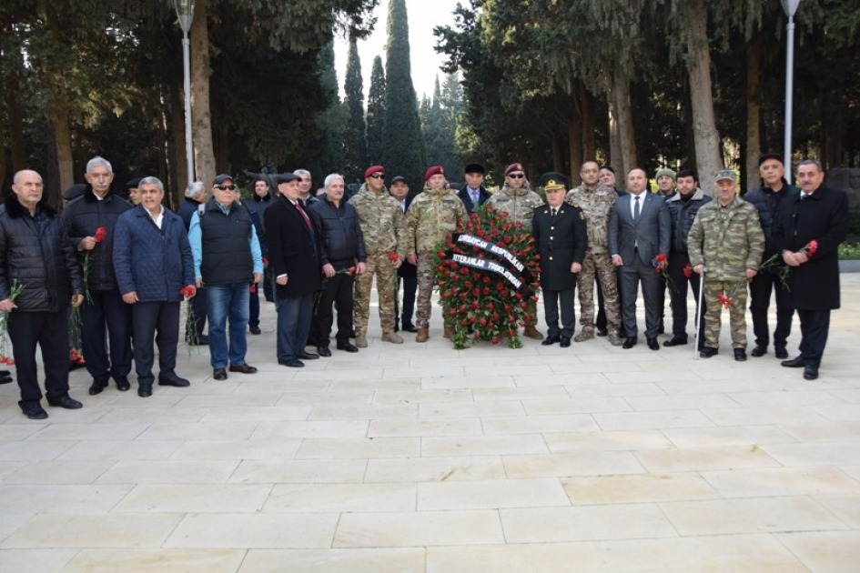 Veteranlar Təşkilatının əməkdaşları Ümummilli Liderin məzarını ziyarət ediblər