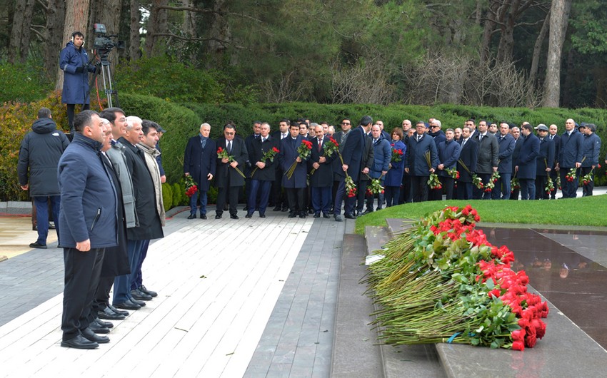 İqtisadiyyat Nazirliyinin kollektivi Heydər Əliyevin xatirəsini ehtiramla anıb