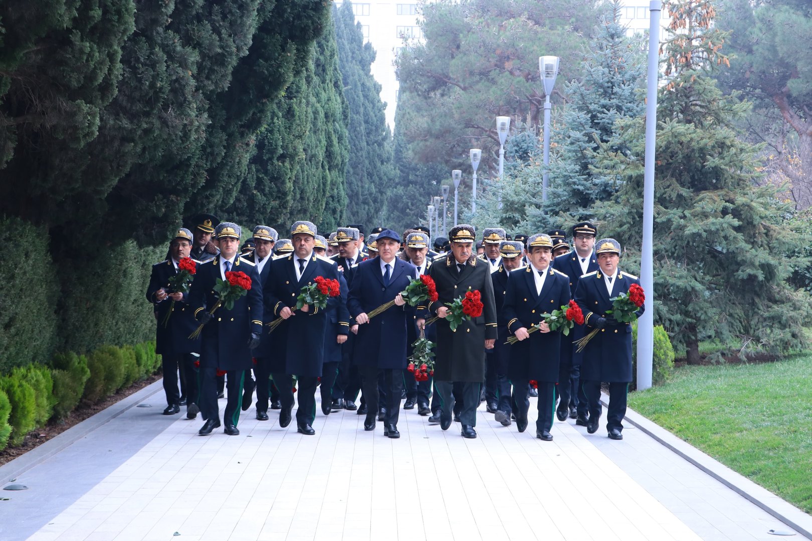 Prokurorluq əməkdaşları anım günü ilə bağlı Fəxri Xiyabanı ziyarət edib 