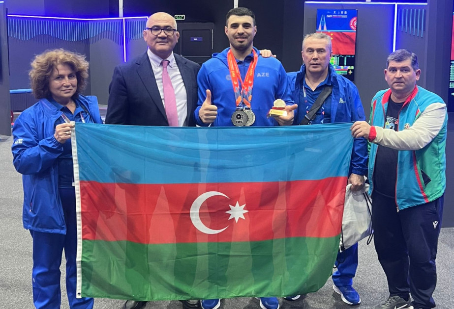 Dadaş Dadaşbəyli dünya çempionatında gümüş medal qazanıb