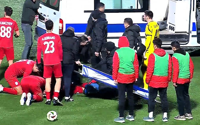 Matçın 22-ci dəqiqəsində futbolçunun ayağı sındı