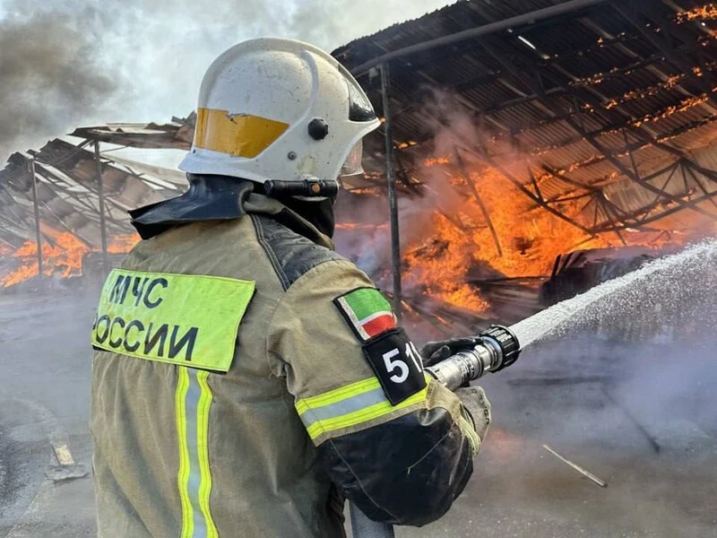 Ukrayna Smolenskdəki yanacaq bazasına zərbə endirib