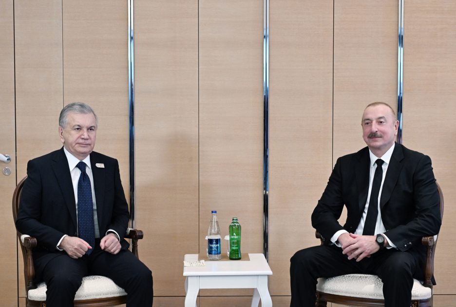  İlham Əliyev Özbəkistan Prezidenti Şavkat Mirziyoyev ilə görüşüb