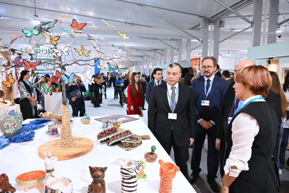 DOST İnklüziv İnkişaf və Yaradıcılıq Mərkəzinin təqdim etdiyi sərgiyə baxış