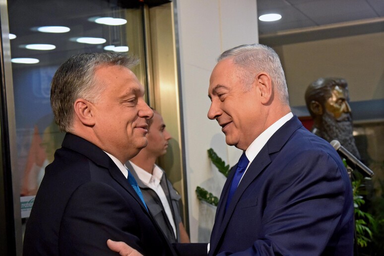 Orban Netanyahunu səfərə dəvət edib