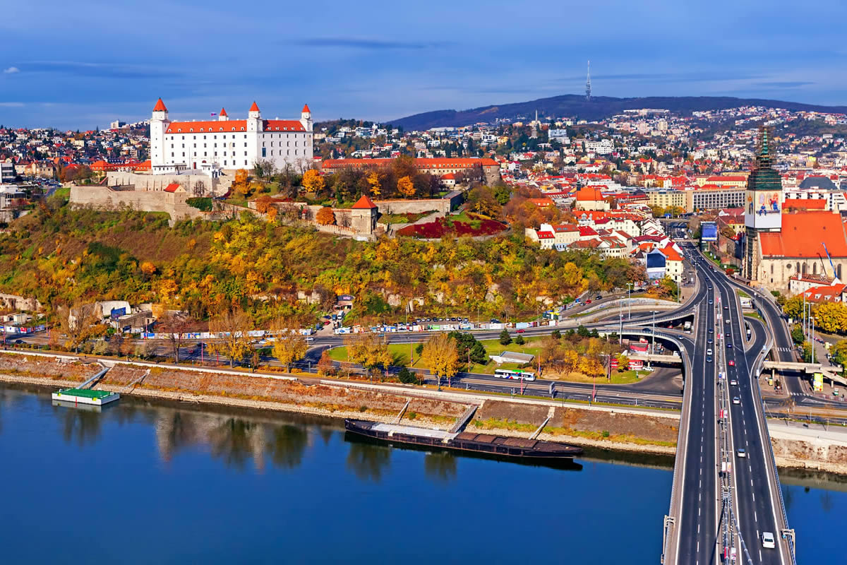 Slovakiya Ukraynadakı münaqişəni bitirməyə kömək etməyə hazırdır