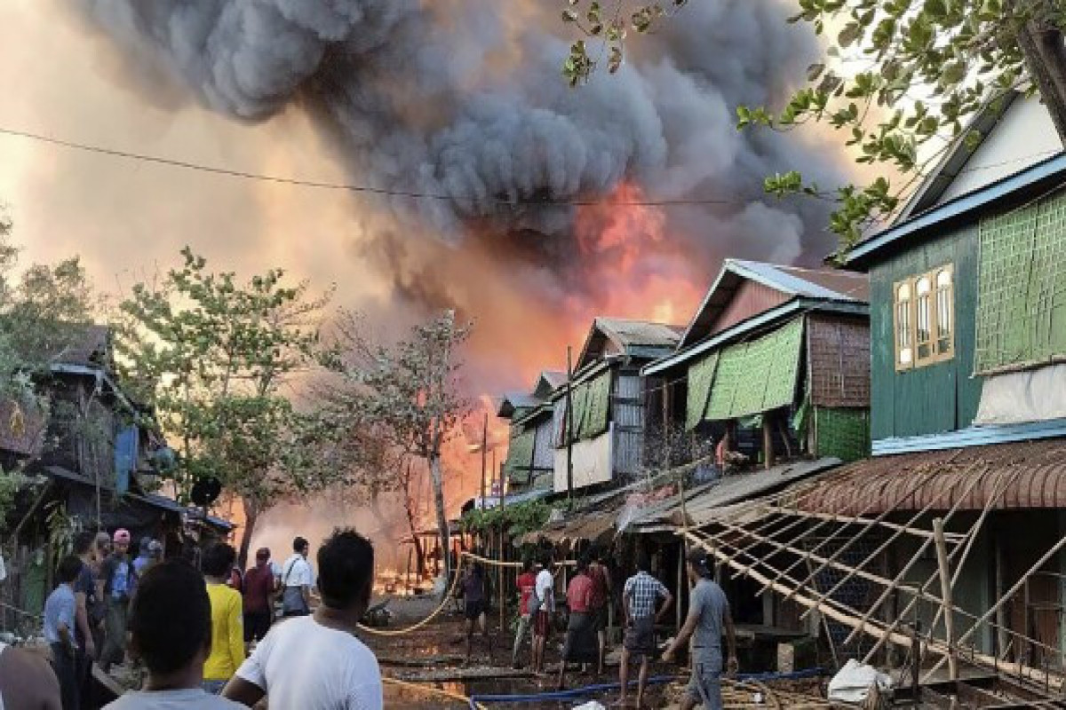 Myanmada hərbi hava hücumu: Onlarla insan həlak olub