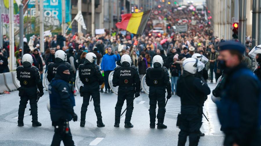 Brüsseldə etiraz aksiyasında 4 polis əməkdaşı yaralanıb