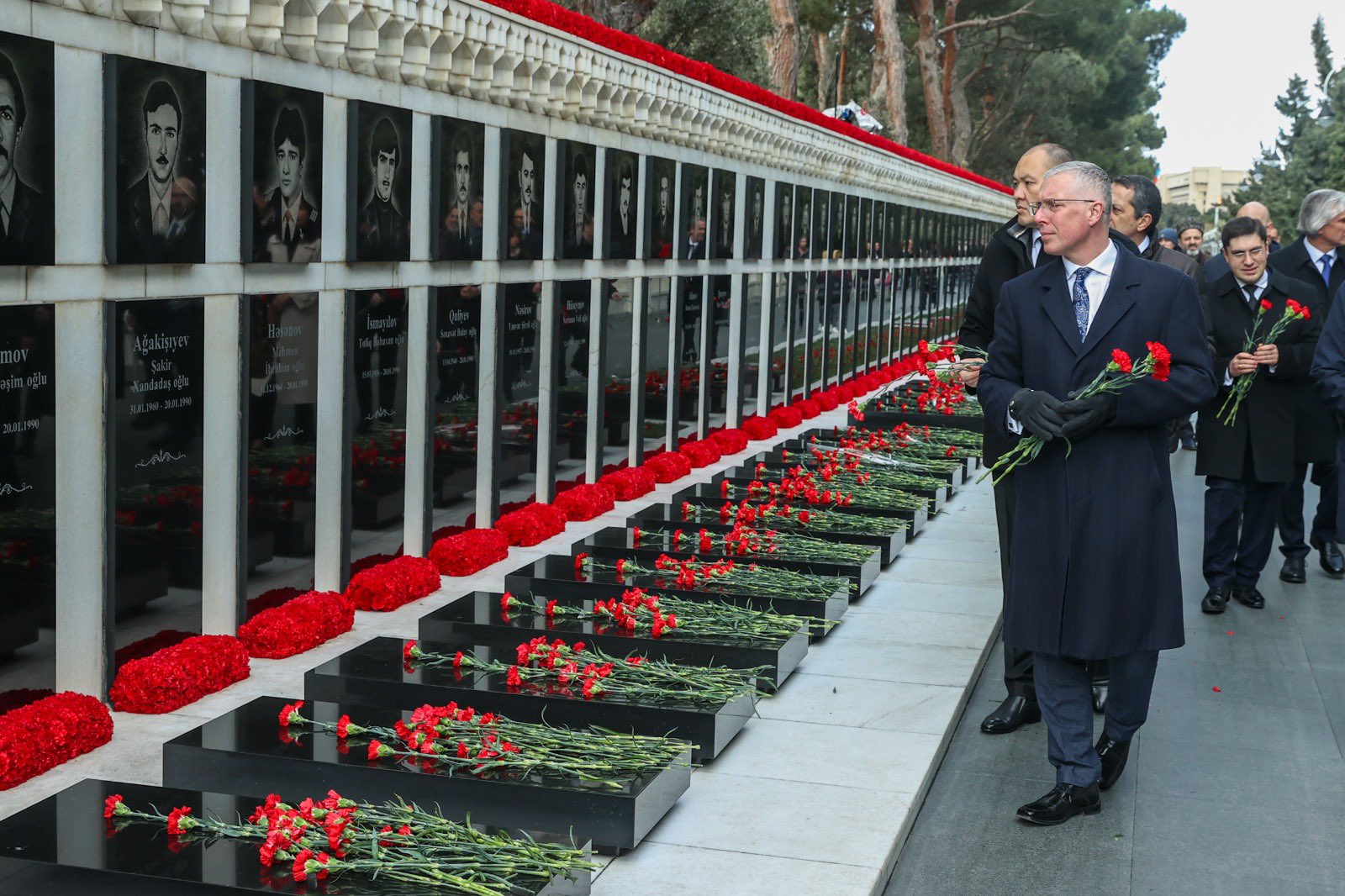 Ferqus Auld Şəhidlər Xiyabanını ziyarət edib