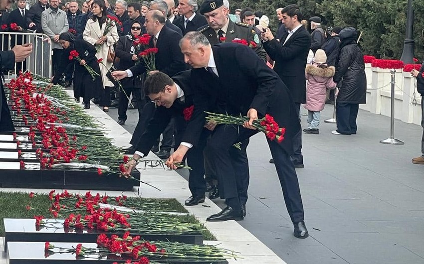 Gürcüstanın Bakıdakı səfiri Şəhidlər xiyabanını ziyarət edib