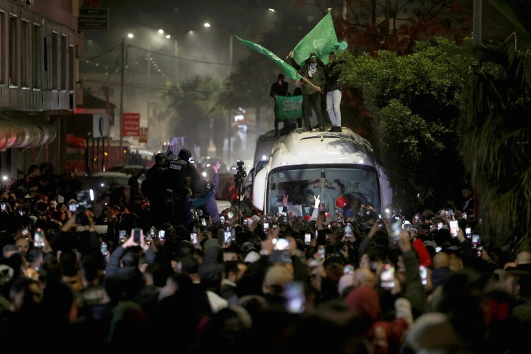 İsrail və Həmas arasında ilk əsir mübadiləsi baş tutdu  - FOTO