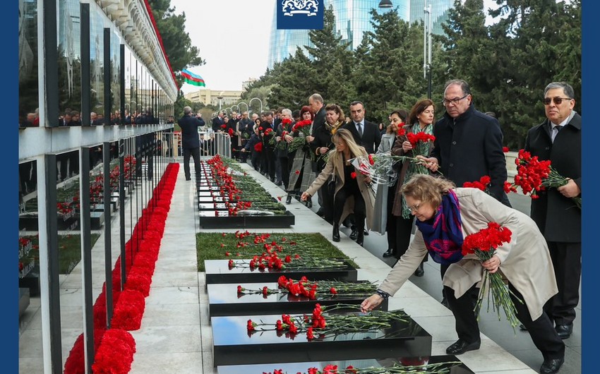 Niderland səfiri 20 Yanvar qurbanlarının xatirəsini yad edib