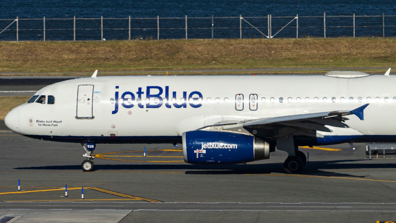 "JetBlue” təyyarəsinin şassi bölməsində iki nəfərin cəsədi tapılıb