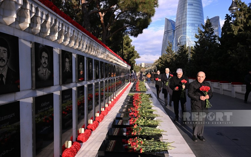 Baş nazirin müavinləri Şəhidlər xiyabanını ziyarət ediblər