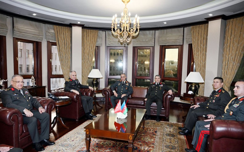 Hikmət Mirzəyev Türkiyədə sərhəd postuna baxış keçirib