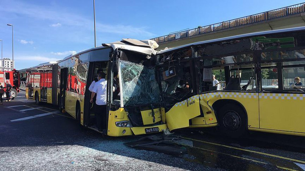 İstanbulda zəncirvari qəza: 1 ölü, 9 yaralı