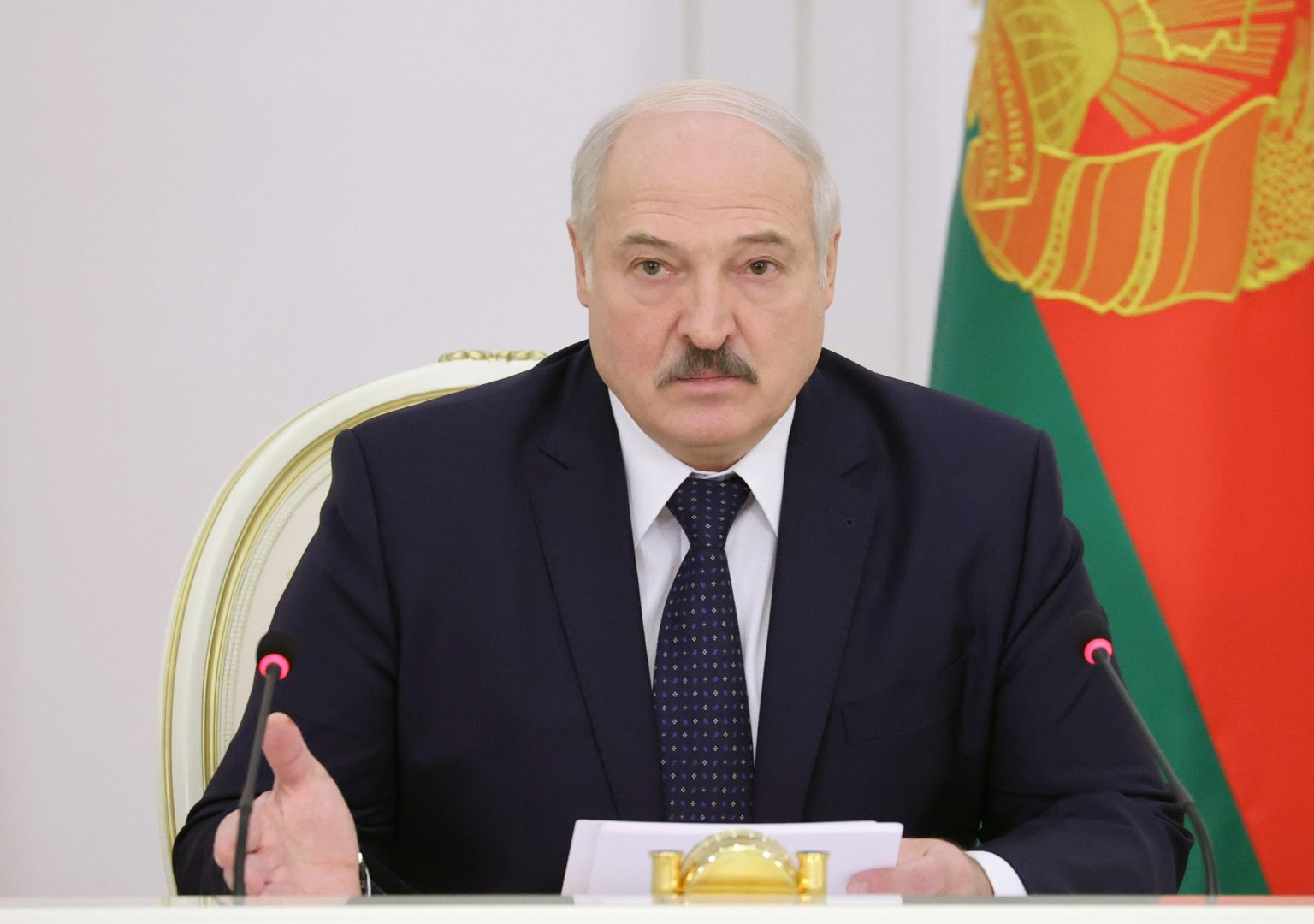 Lukaşenko: "Ukrayna ilə sərhəddə vəziyyət gərgindir"