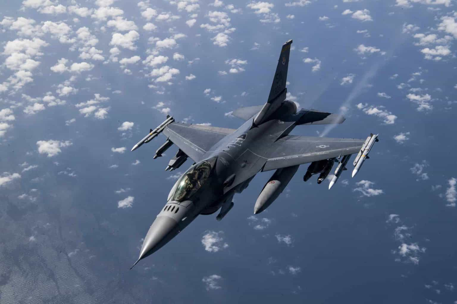 Ukrayna Niderlanddan yeni F-16 qırıcılarını gözləyir