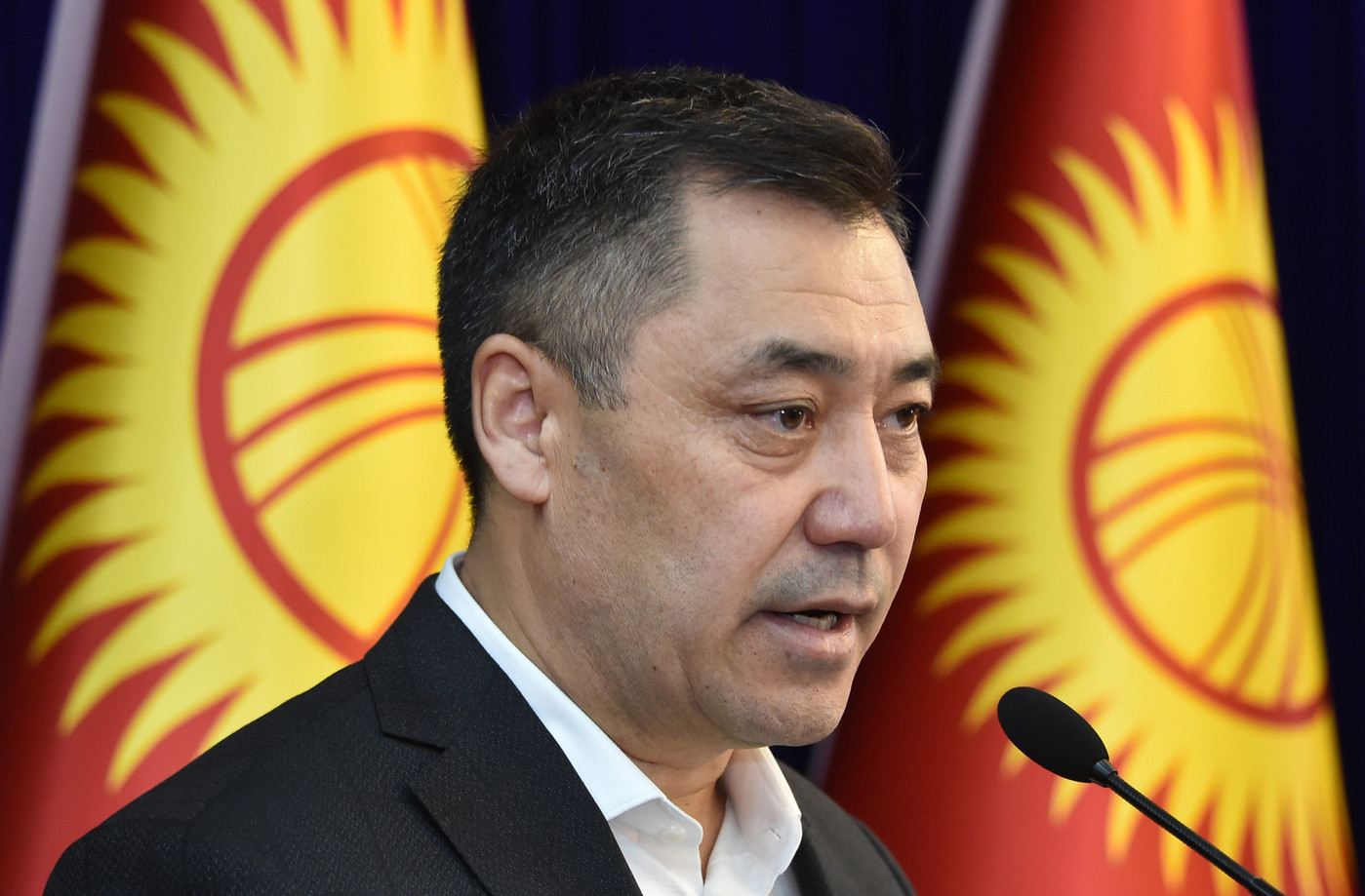 Japarov bu məsələdə Maskı dəstəklədi