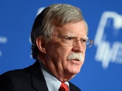 Bolton: Tramp Ukrayna danışıqlarında faktiki olaraq Putinə təslim oldu