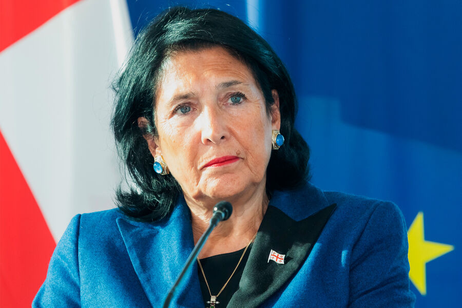 Avropa Parlamenti Zurabişvilini legitim prezident kimi tanıdı!