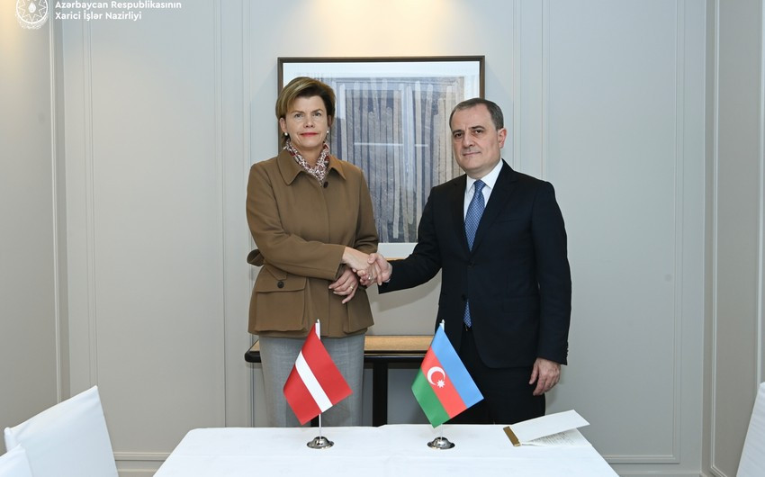 Ceyhun Bayramov Latviyalı həmkarı ilə görüşüb