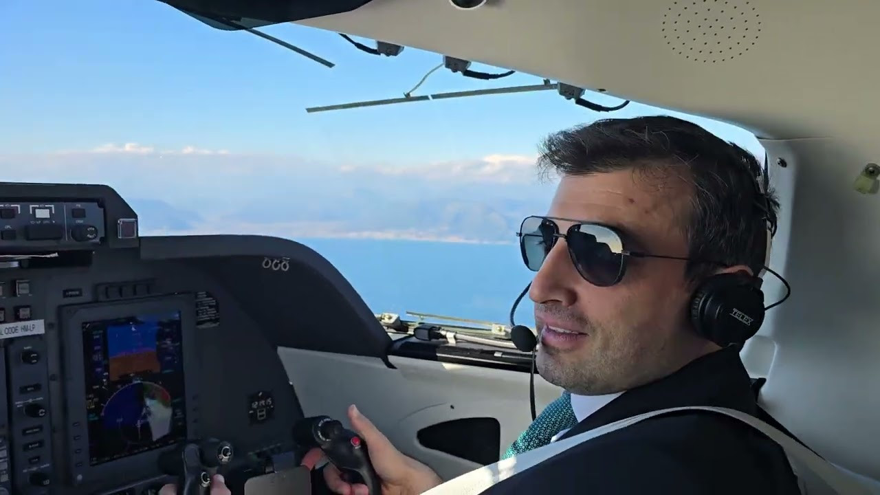 Səlcuq Bayraqdarın Piaggio P180 ilə ilk enişi, Genuyada tarixi addım