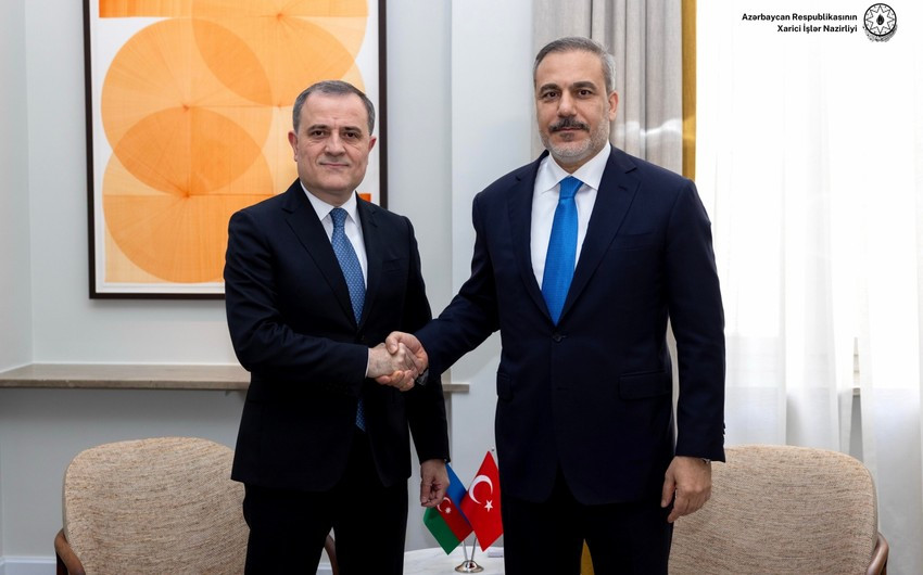 Ceyhun Bayramov Hakan Fidanı sülh prosesi ilə bağlı məlumatlandırıb