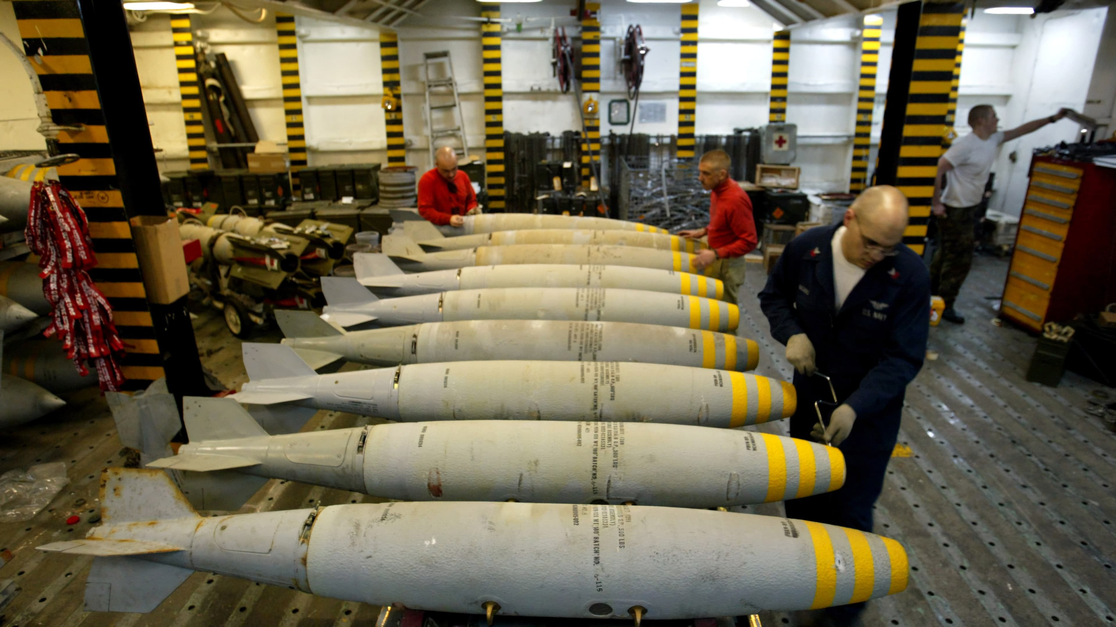 ABŞ İsrailə ağır bombalar verdi