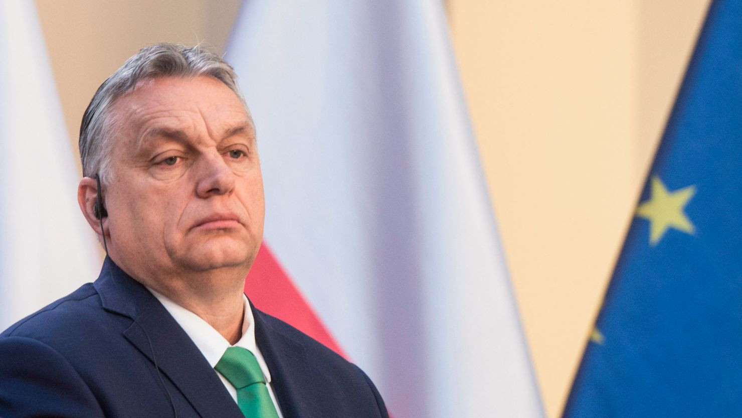 Viktor Orban Makronu tənqid edərək Marin Le Peni dəstəklədi