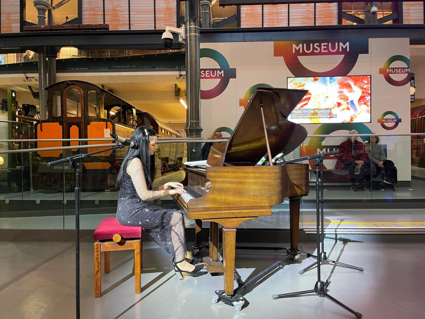 Azərbaycanlı gənc pianoçu London Transport Muzeyində solo konsert verib