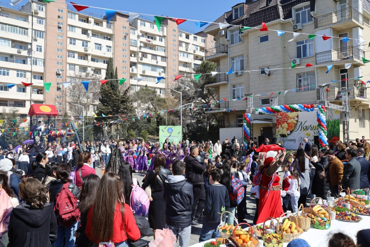 Paytaxtın abad məhəllələrindəki Novruz şənlikləri davam edir