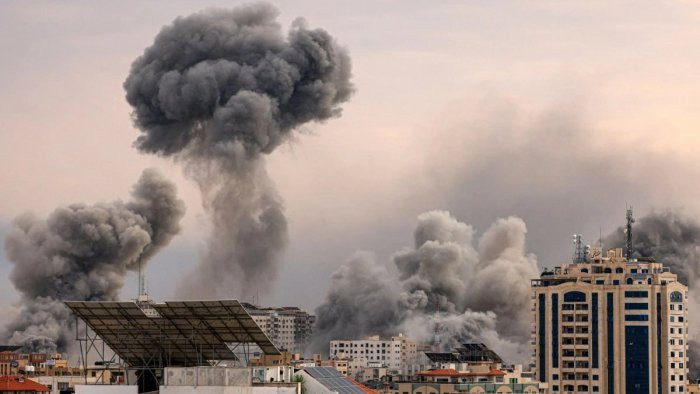 İsrail Qəzzada dəfn mərasimini bombalayıb: Ölənlər var