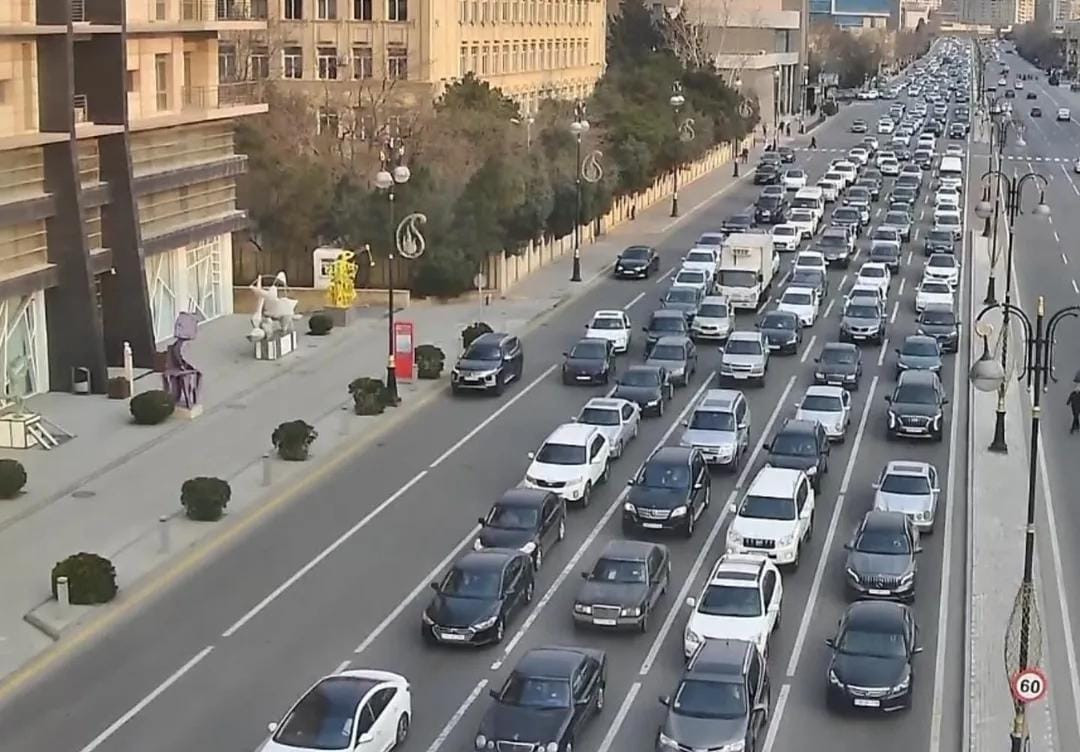 Sürücülərin NƏZƏRİNƏ: Bakıda bu yollarda sıxlıq var - SİYAHI