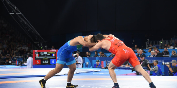 Azərbaycan güləşçisi bürünc medal uğrunda qarşılaşmaya çıxacaq