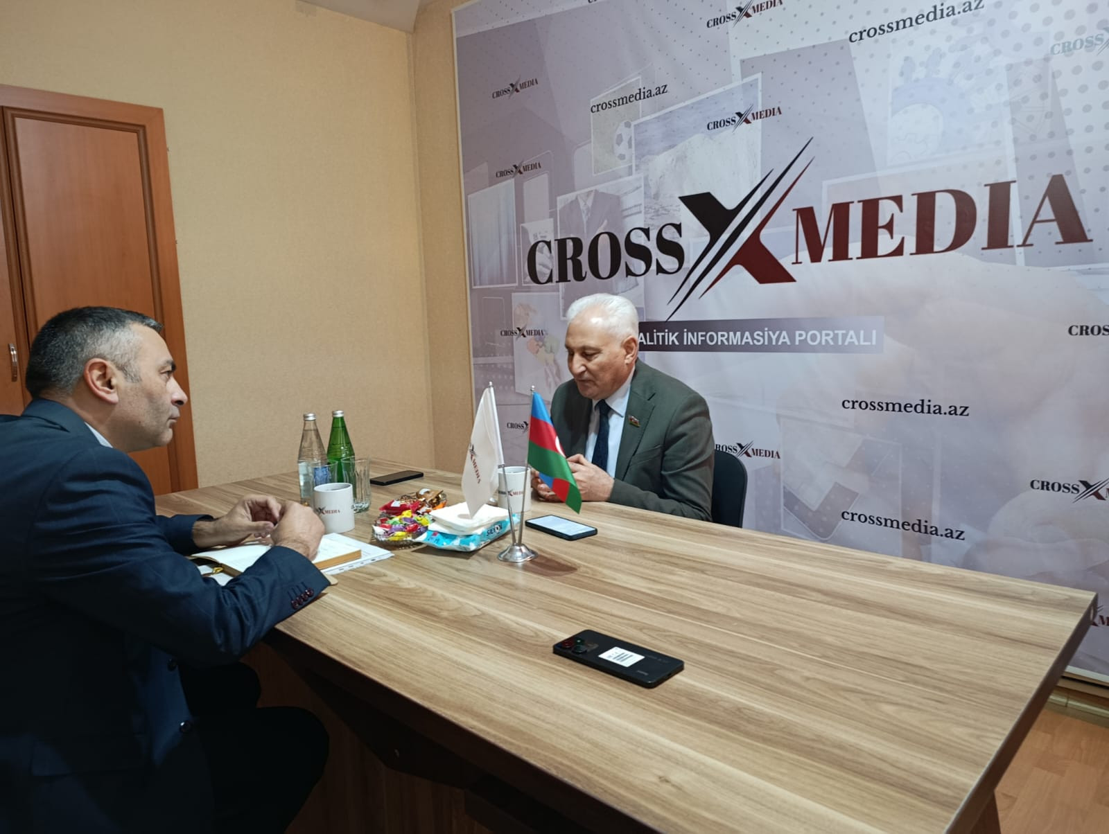 Deputat Hikmət Babaoğlu Crossmedia.az saytının redaksiyasında qonaq olub, geniş müsahibə verib
