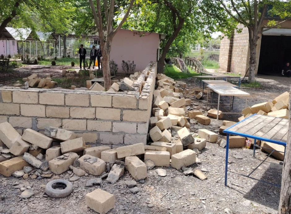 Ağcabədidə qanunsuz tikili söküldü
