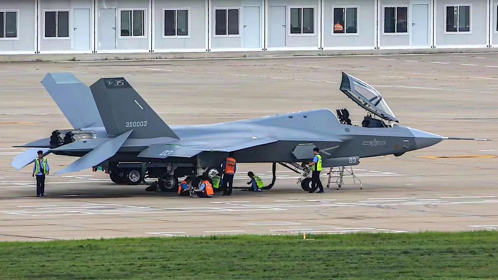 Çin Pakistana J-35 qırıcılarının çatdırılmasını sürətləndirir