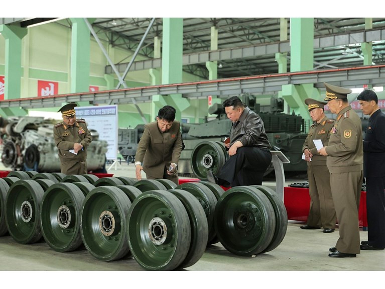 Şimali Korea liderindən “müasir müharibə” çağırışı: “Daha çox istehsal edin!”