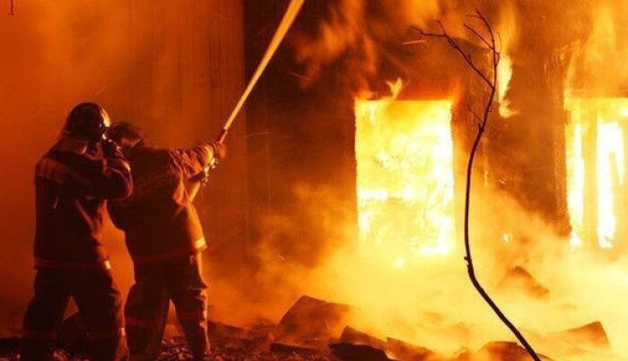 İranın Kərəc şəhərində karton emalı mərkəzində güclü yanğın baş verib