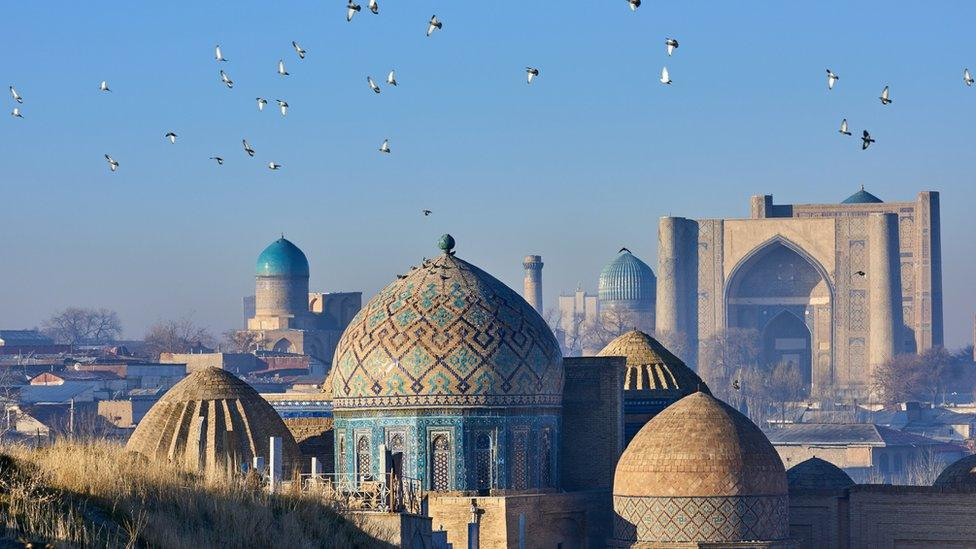 Özbəkistan Rusiyadakı vətəndaşlarına qarşı kobud rəftarı pislədi