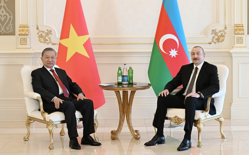 İlham Əliyev və To Lam mətbuata birgə bəyanatla çıxış edirlər