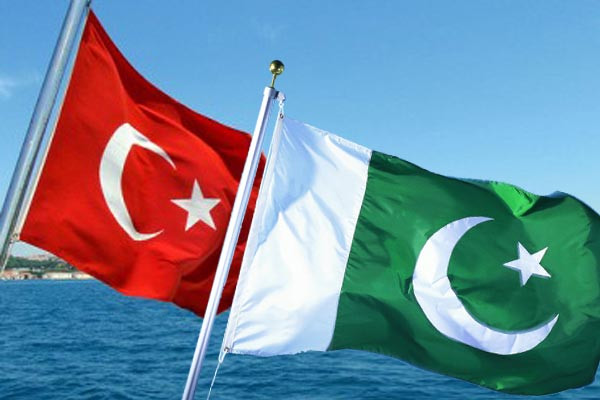 Türkiyə və Pakistan XİN başçıları Hindistanla bağlı vəziyyəti müzakirə edib