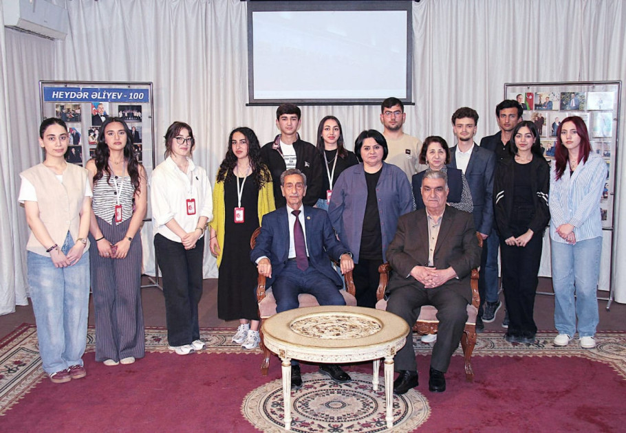 Teatr Xadimləri İttifaqında gənclərlə görüş təşkil olunub