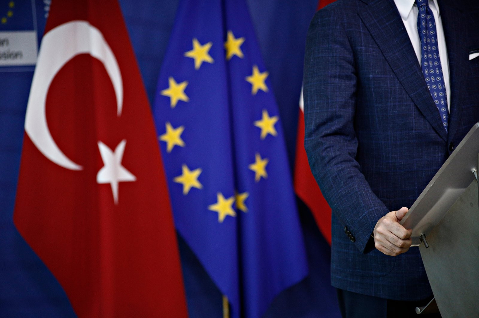 KİV: Türkiyə Aİ üzvlük əvəzində qondarma respublikanı tanımaq təklif olunur