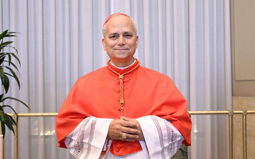 Vatikanda ağ tüstü: Yeni Papa seçildi-