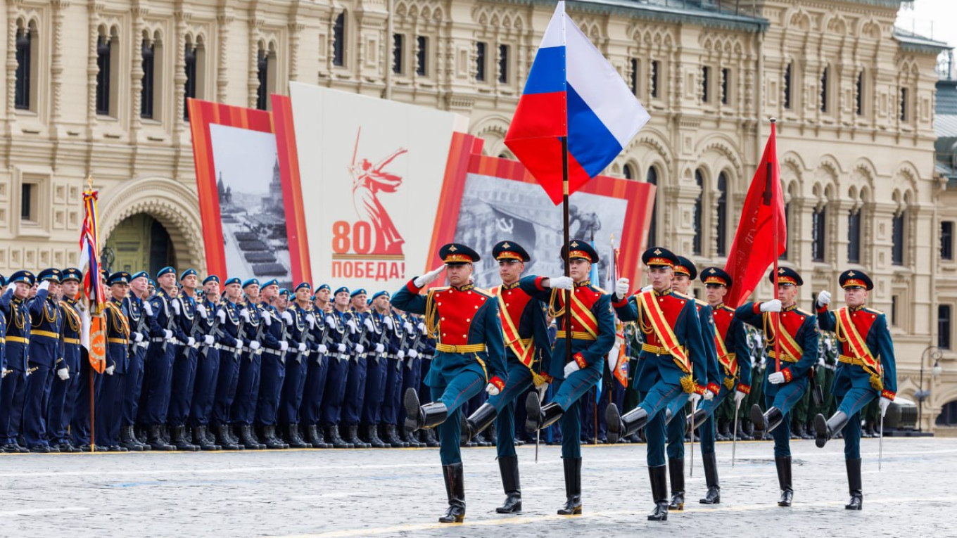 Putin bu ilki Qələbə Paradında "xüsusi hərbi əməliyyatlar" haqqında az danışıb