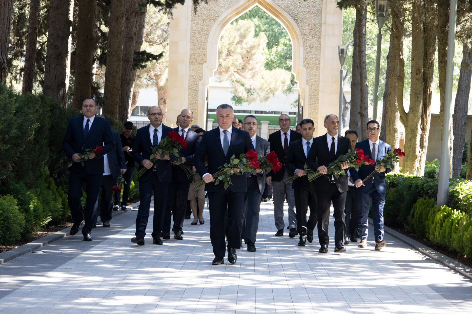 Səhiyyə Nazirliyinin rəhbərliyi və kollektivi Ulu Öndər Heydər Əliyevin əziz xatirəsini yad edib