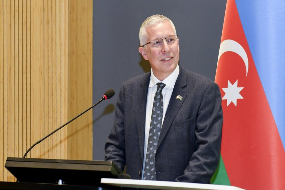 Britaniya səfiri ümummilli lider Heydər Əliyevi anıb