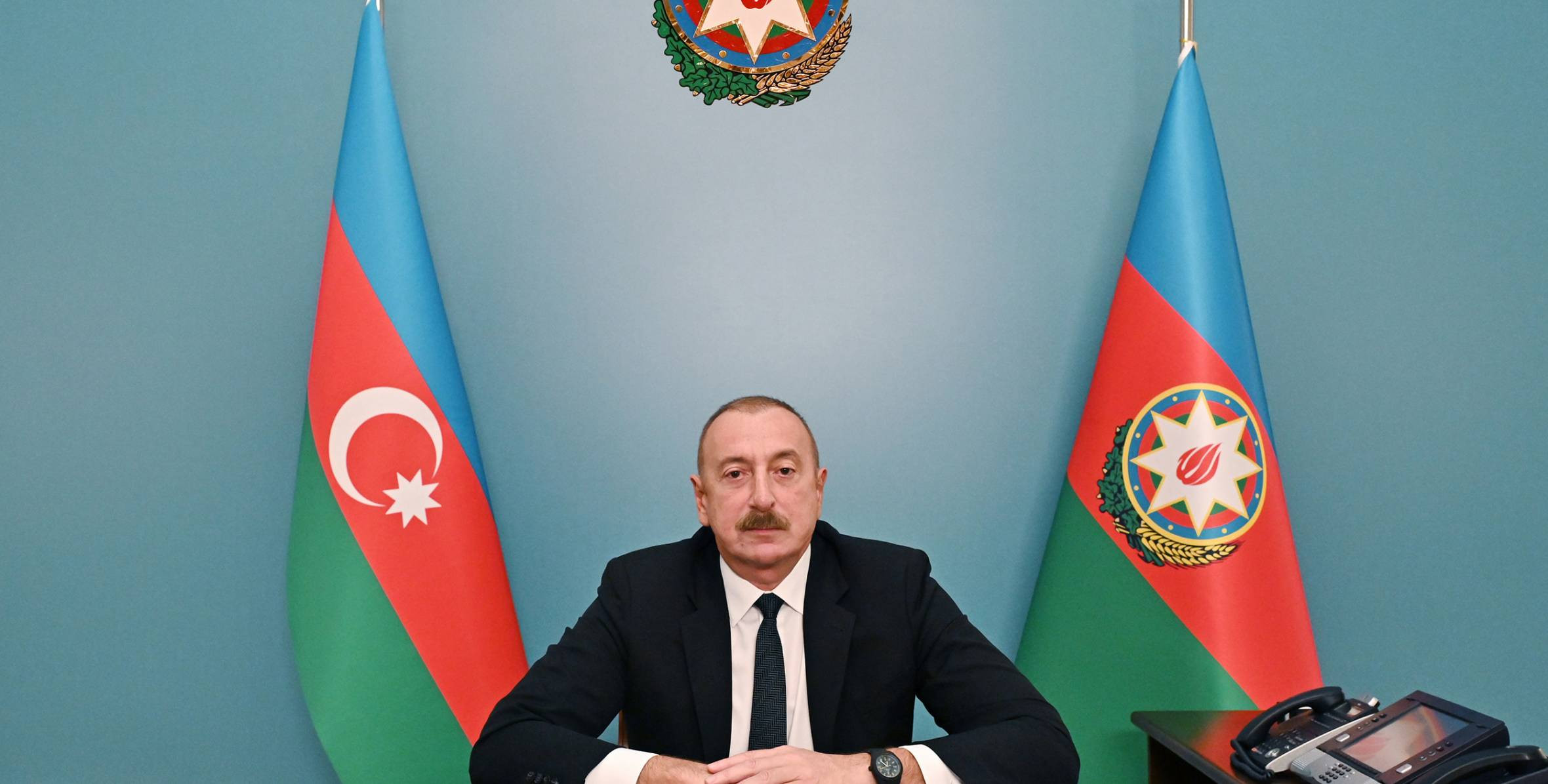 İlham Əliyev Ağdamın Kəngərli kəndinə köçən sakinlərlə görüşüb, onlara evlərin açarlarını təqdim edib